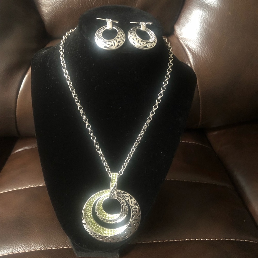 Spiral 🌀 infinity silver necklace earring set.